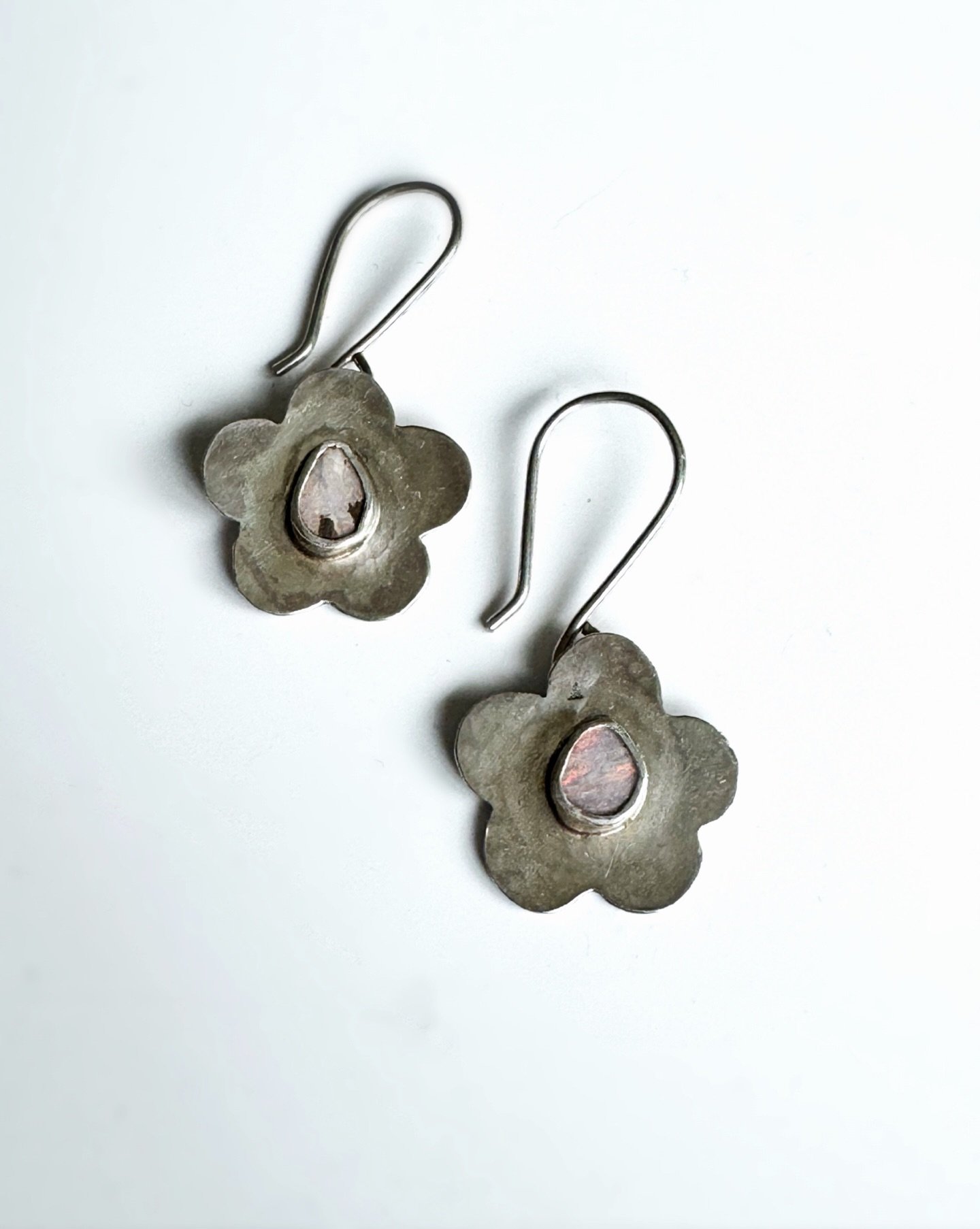 These Opal and Silver earrings are now available on the website ✨