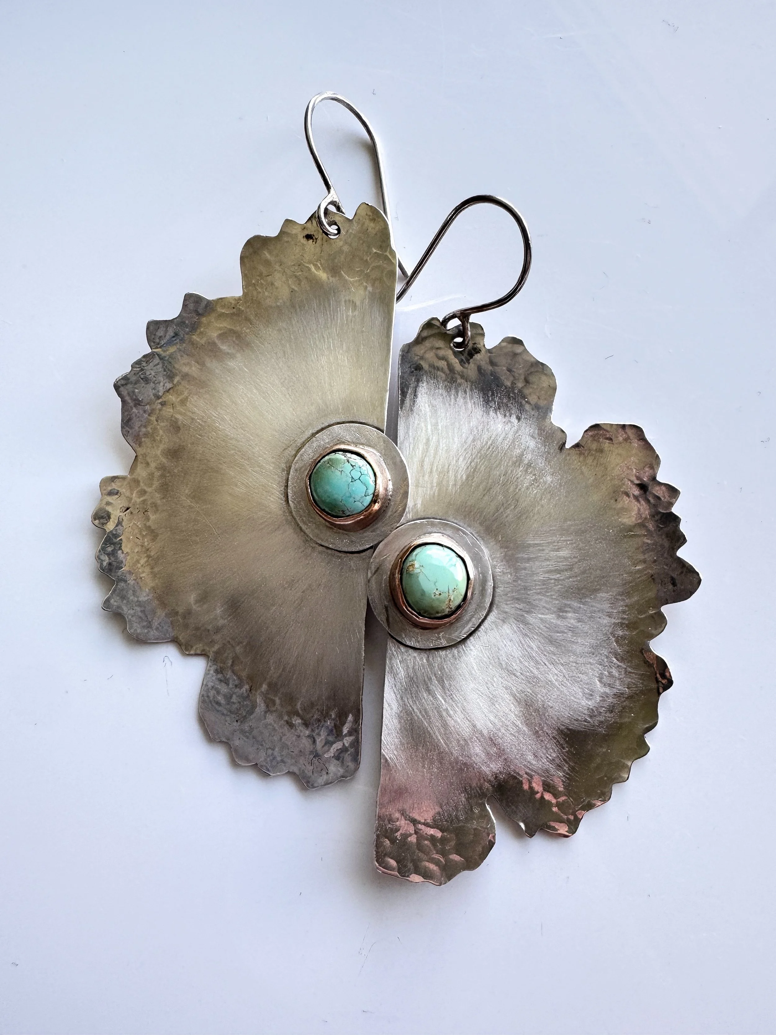 Cosmo earrings&bull;&bull;
.
.
#flowerearrings #silverearrings #bohovibes #gypsysoul #turquoise