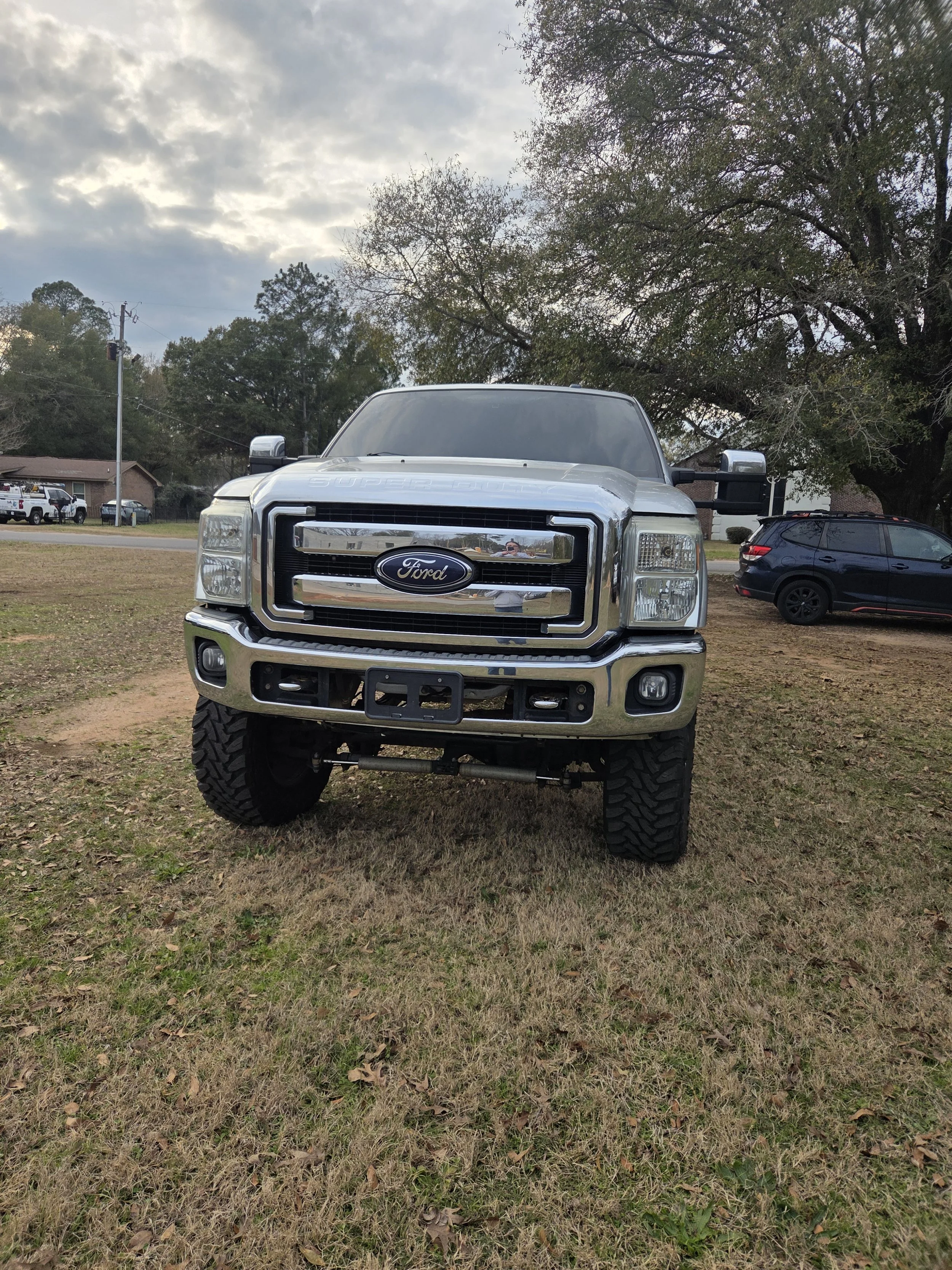 2016 Ford F250 Super Duty Lariat Front View