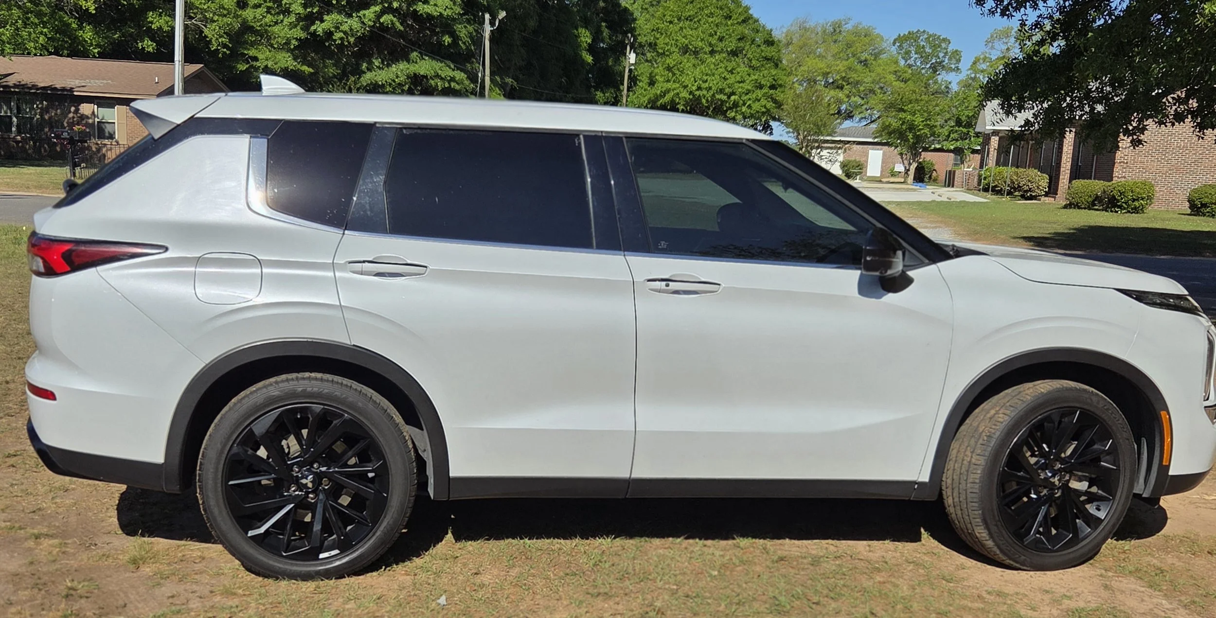 2023 Mitsubishi Outlander Black Edition Passenger Side