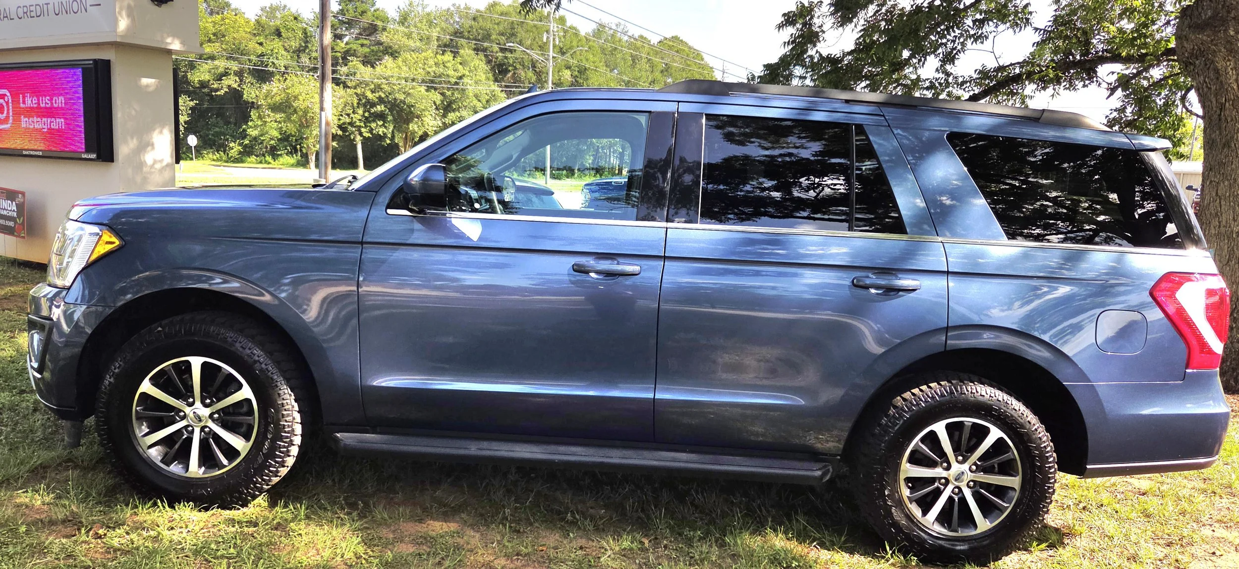2020 Ford Expedition XLT Driver Side View