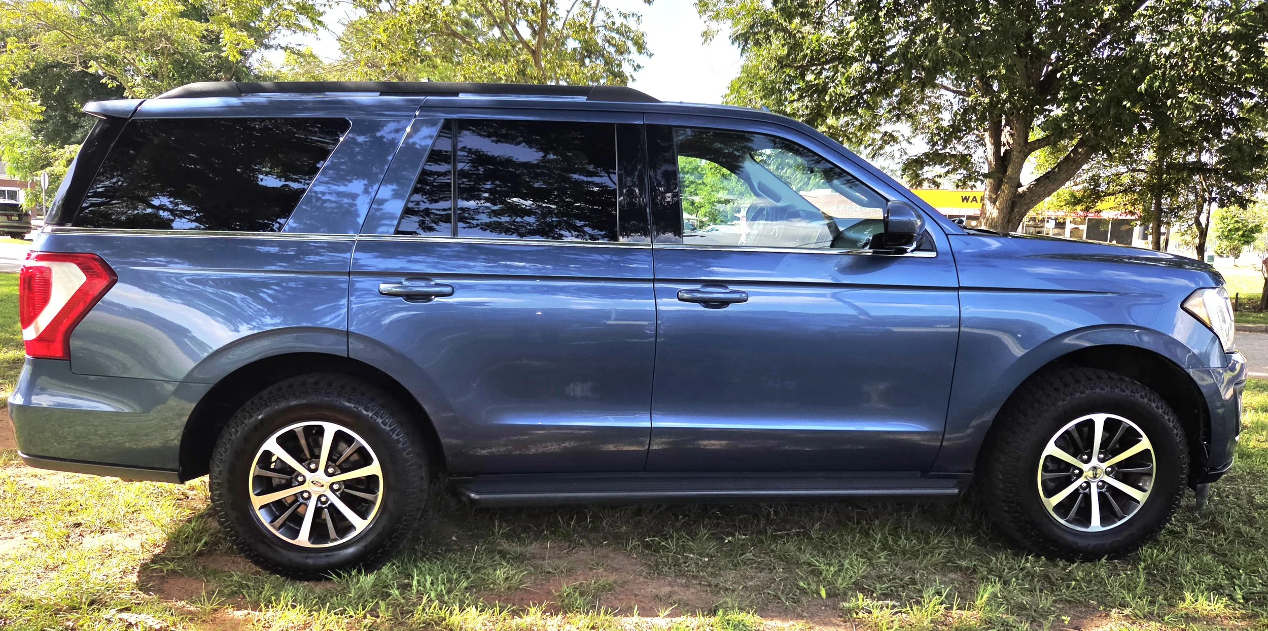 2020 Ford Expedition XLT Passenger Side View