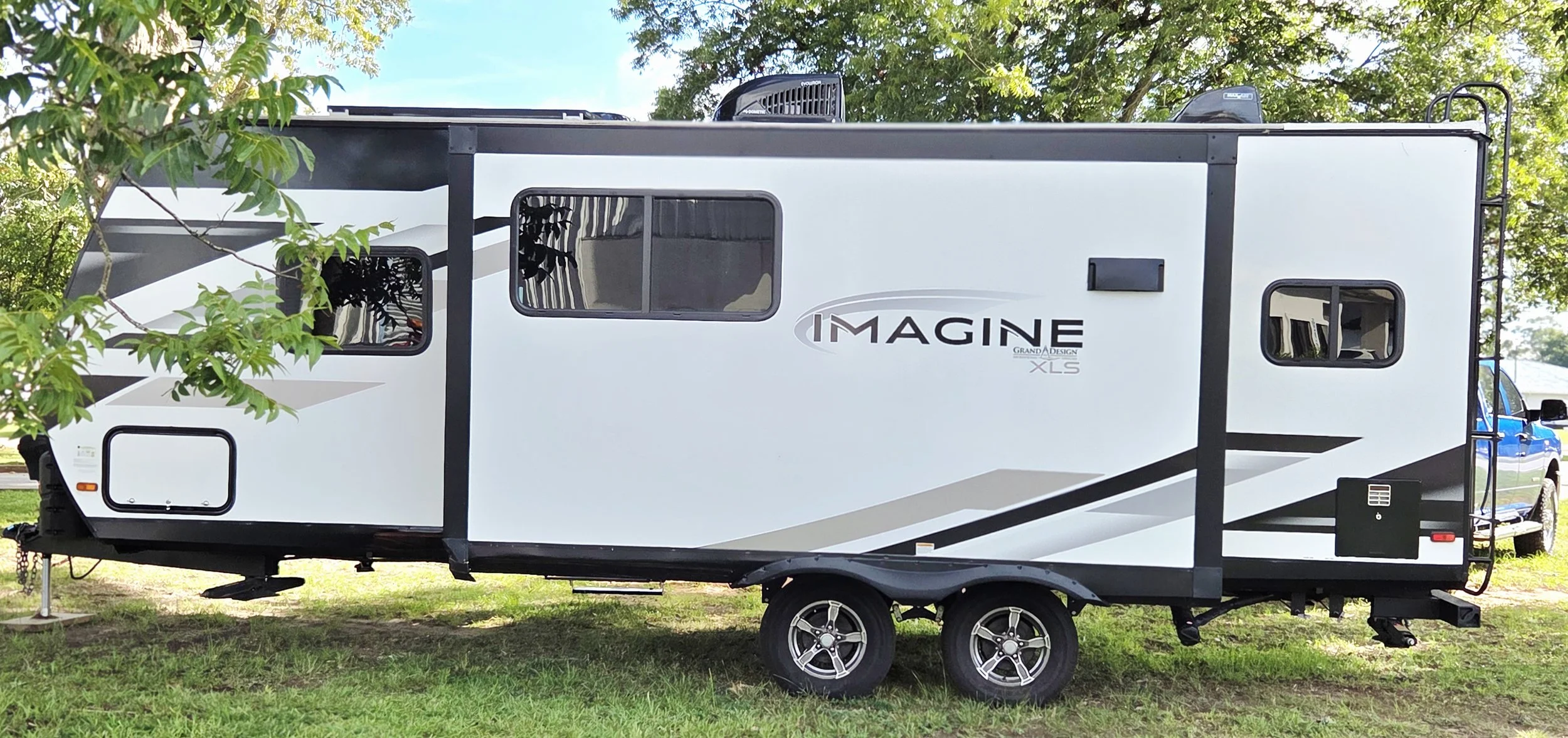26’ Imagine XLS M-22MLE Travel Trailer