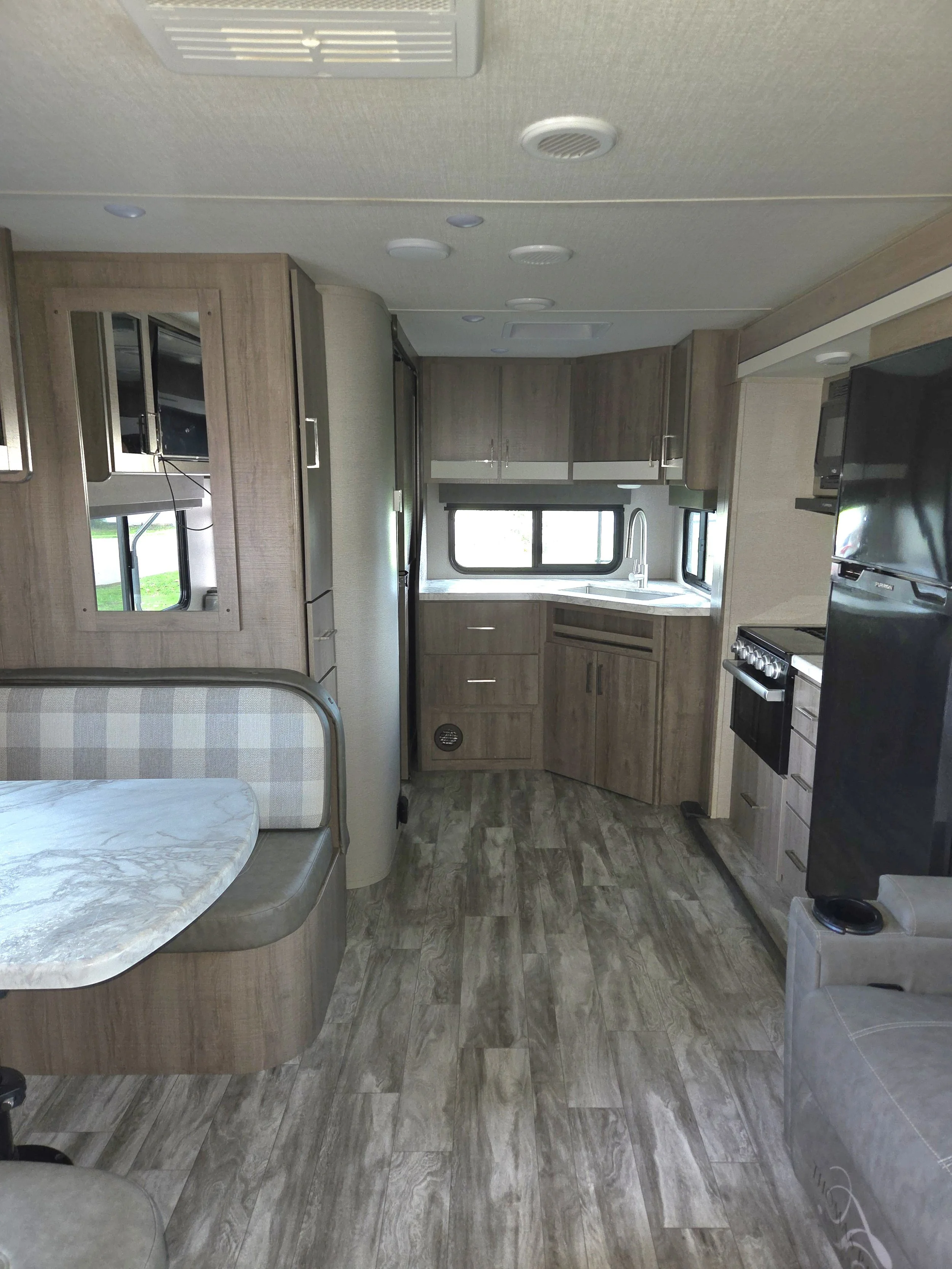 26’ Imagine XLS M-22MLE Travel Trailer