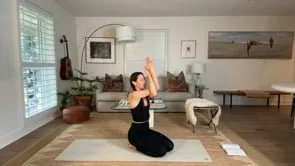  SHOULDER LOVE. Short and sweet shoulder-focused session. Open the heart, release tension, breathe a little deeper. 6-Minute Stretch. 