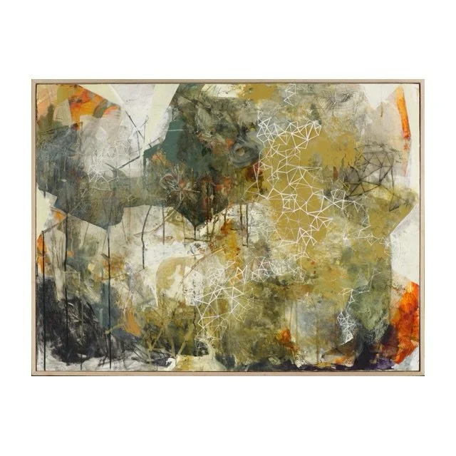 ✨Hay paisajes que no pertenecen a la geograf&iacute;a, sino a la memoria.
Territorios internos donde las capas se superponen como estratos emocionales y lo org&aacute;nico convive con estructuras que intentan sostener lo indescifrable.

La obra se co