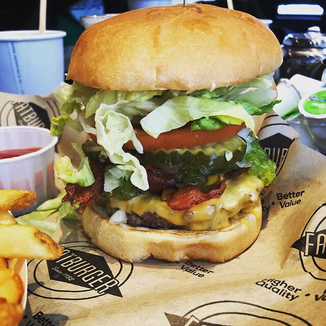 BRAVO 👏🏽 Fat Burger of Ladner. The first time I&rsquo;ve ever seen a burger look even better than the photo! #ladnerisaplace #ladnerisawesome #ladner #tsawwassen #fatburger #rickies @fatburgercanada