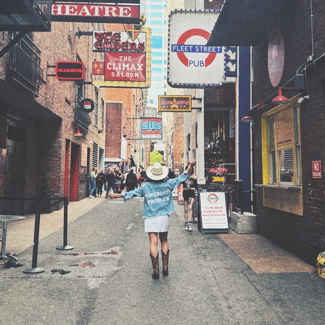 Somebody&rsquo;s problem. I&rsquo;m glad that&rsquo;s she&rsquo;s mine 🥰😍❤️🔥 #nashville #nashvilletn #tennessee #printersalley #broadwaynashville #morganwallen
