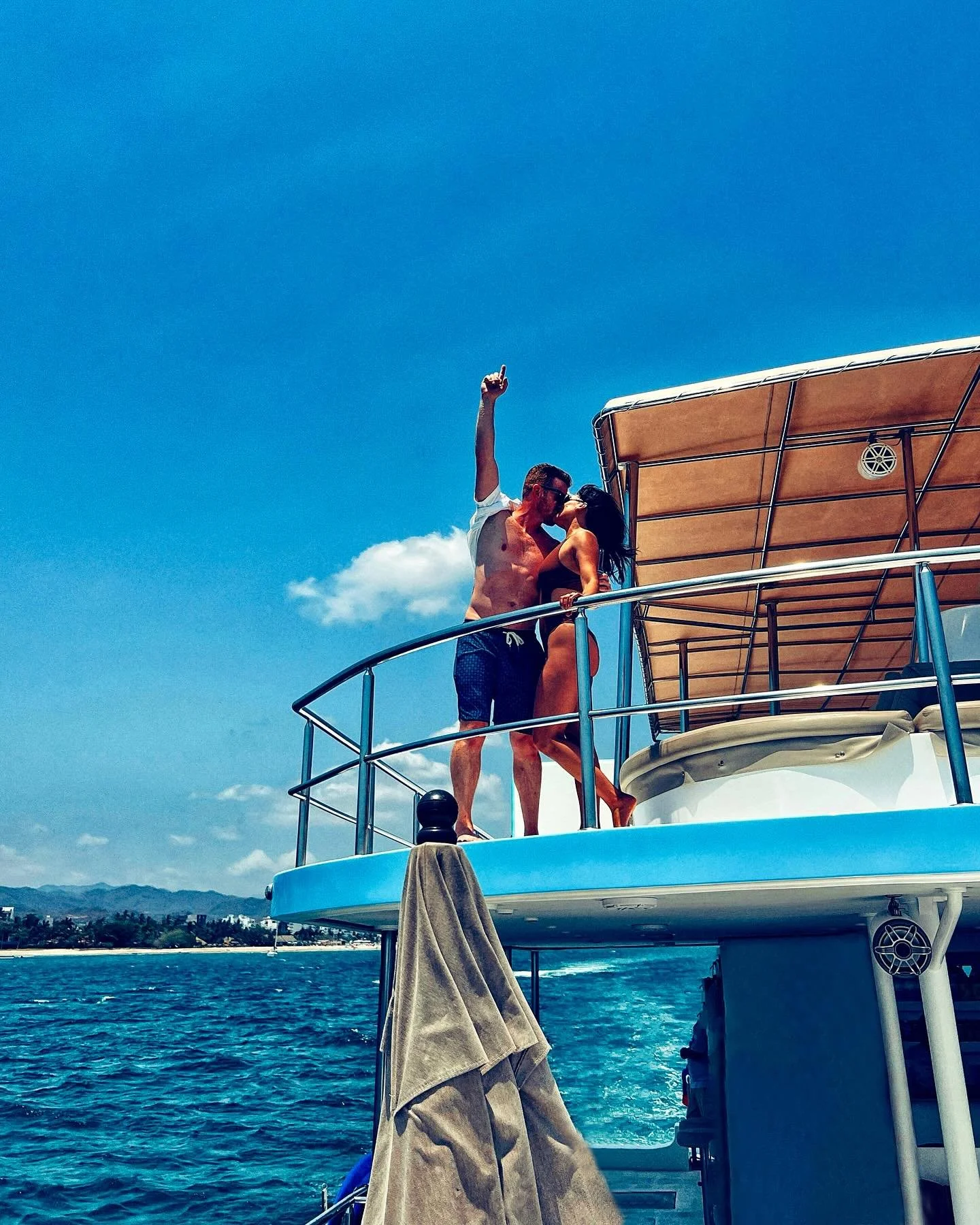 It&rsquo;s not goodbye, it&rsquo;s Sayulita later ✌🏻😎 #sayulita #sayulitalife #sayulitamexico #latergram #islatergramstillathing #landjwedding