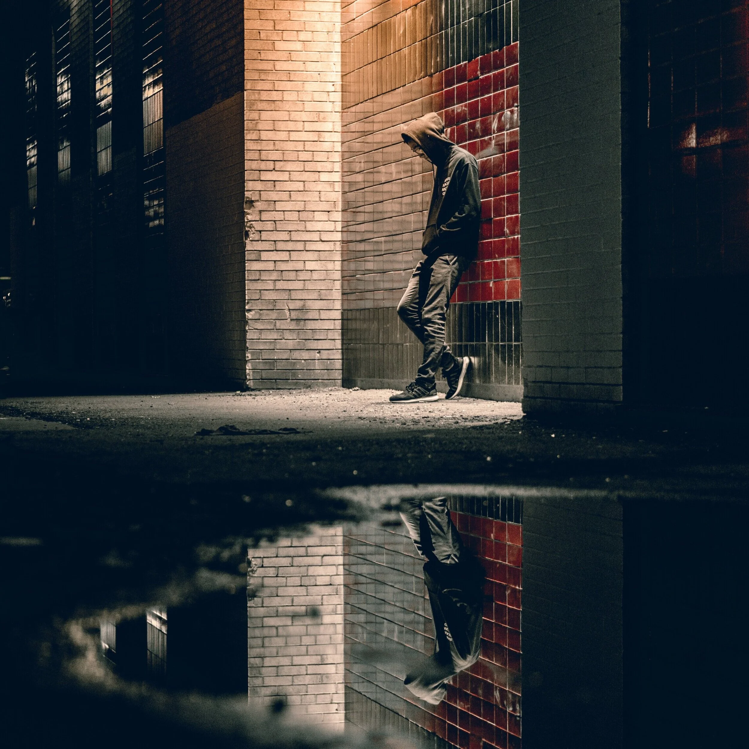 Episode 56: ShameDr. Paula Thomson shares research that she and Dr. Victoria Jacque have conducted on shame, a complex emotion that dancers appear to experience more than the average population. Dr. Thomson explains why dancers might be particularly…