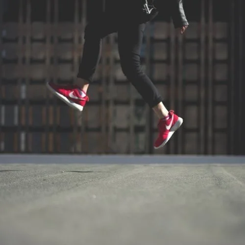Episode 28: Fit to DanceDance is an artistic art form, but of course, it's also highly athletic. And yet, dancers typically receive little training in how to prepare themselves for the cardiorespiratory demands of their craft. In Episode 28: Fit to …