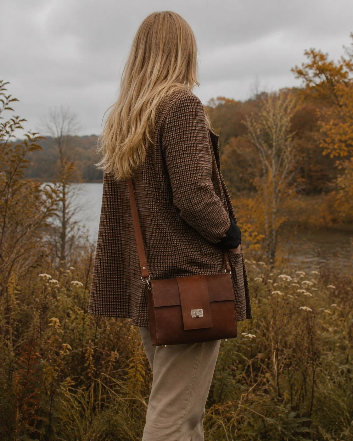 sac-lisa-cuir-bandouliere-femme-automne-fleuve-quebec-les-mains-dici.jpg