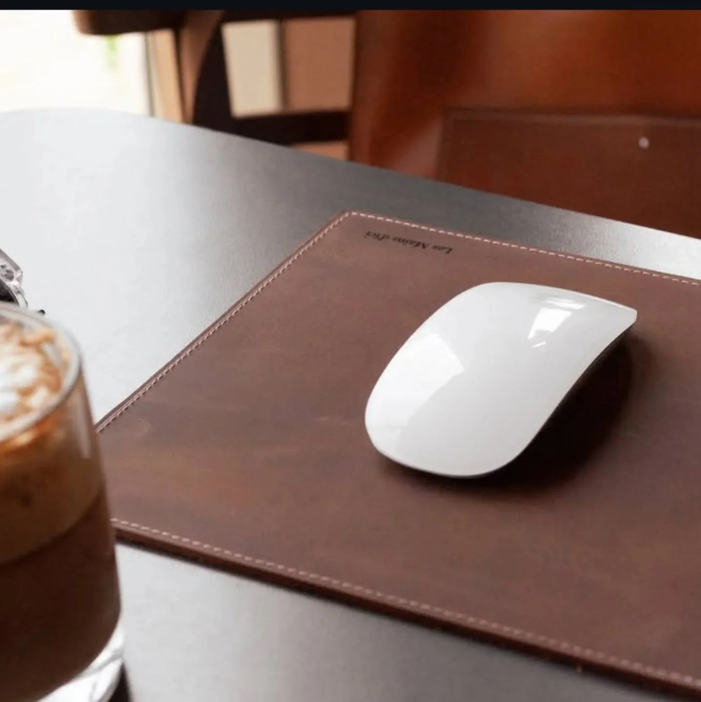 Venez d&eacute;couvrir notre section d&rsquo;articles de bureau en cuir simples et pratiques enti&egrave;rement faits main au Qu&eacute;bec. 😉🖋️