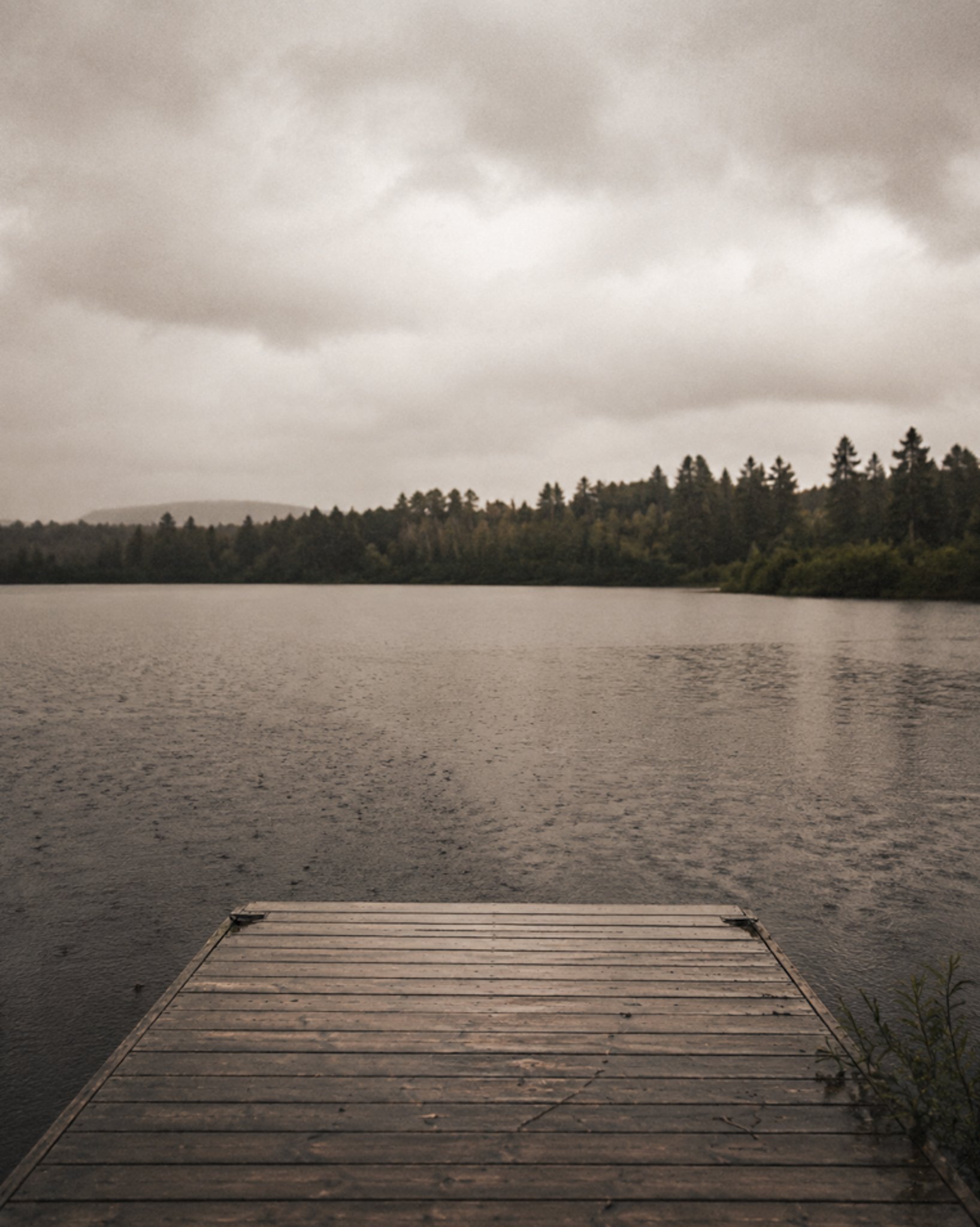 Le bruit de la pluie sur le lac. Difficile de trouver plus beau bruit de fond. ⛈️