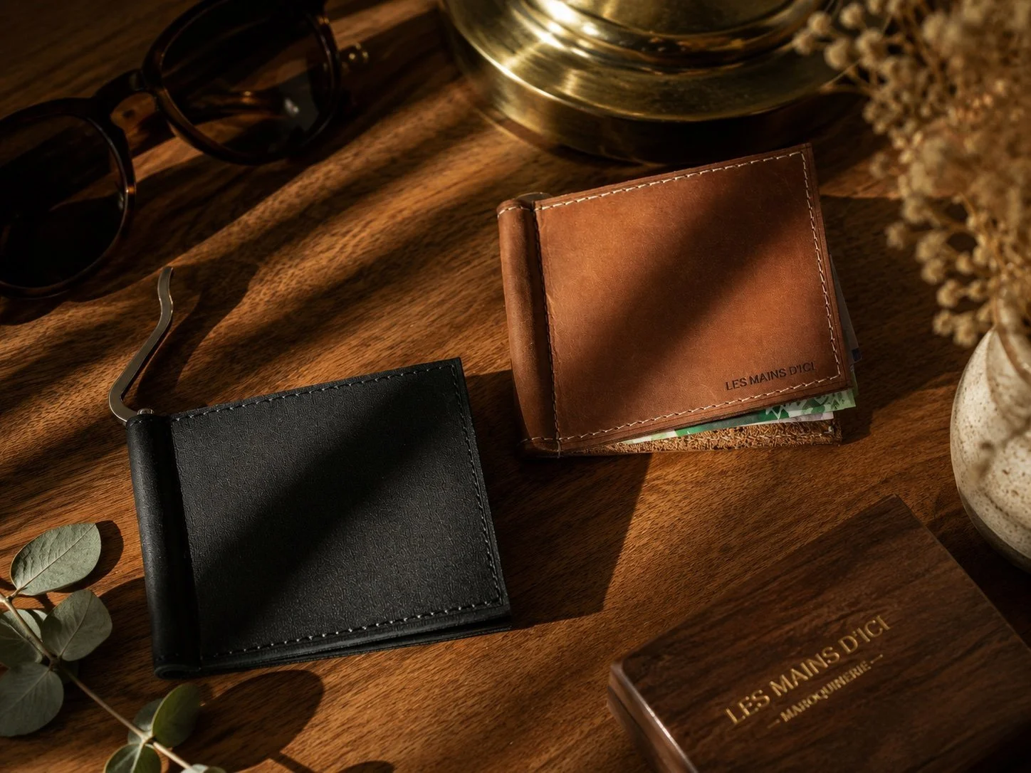 porte-billet-port-daniel-cuir-duo-brun-noir-artisanal-quebec-les-mains-dici.jpg