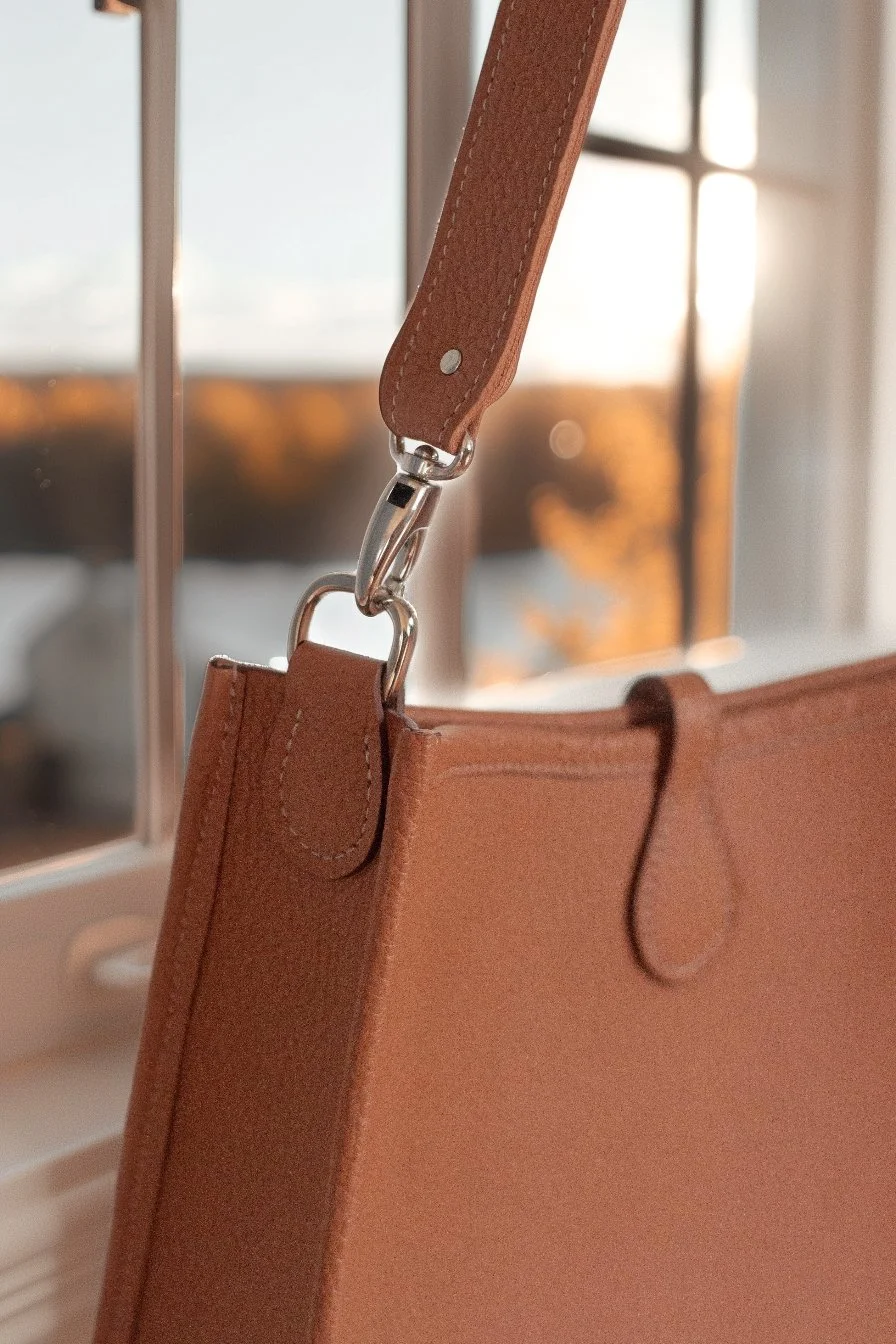 les mains dici sac en cuir.jpg