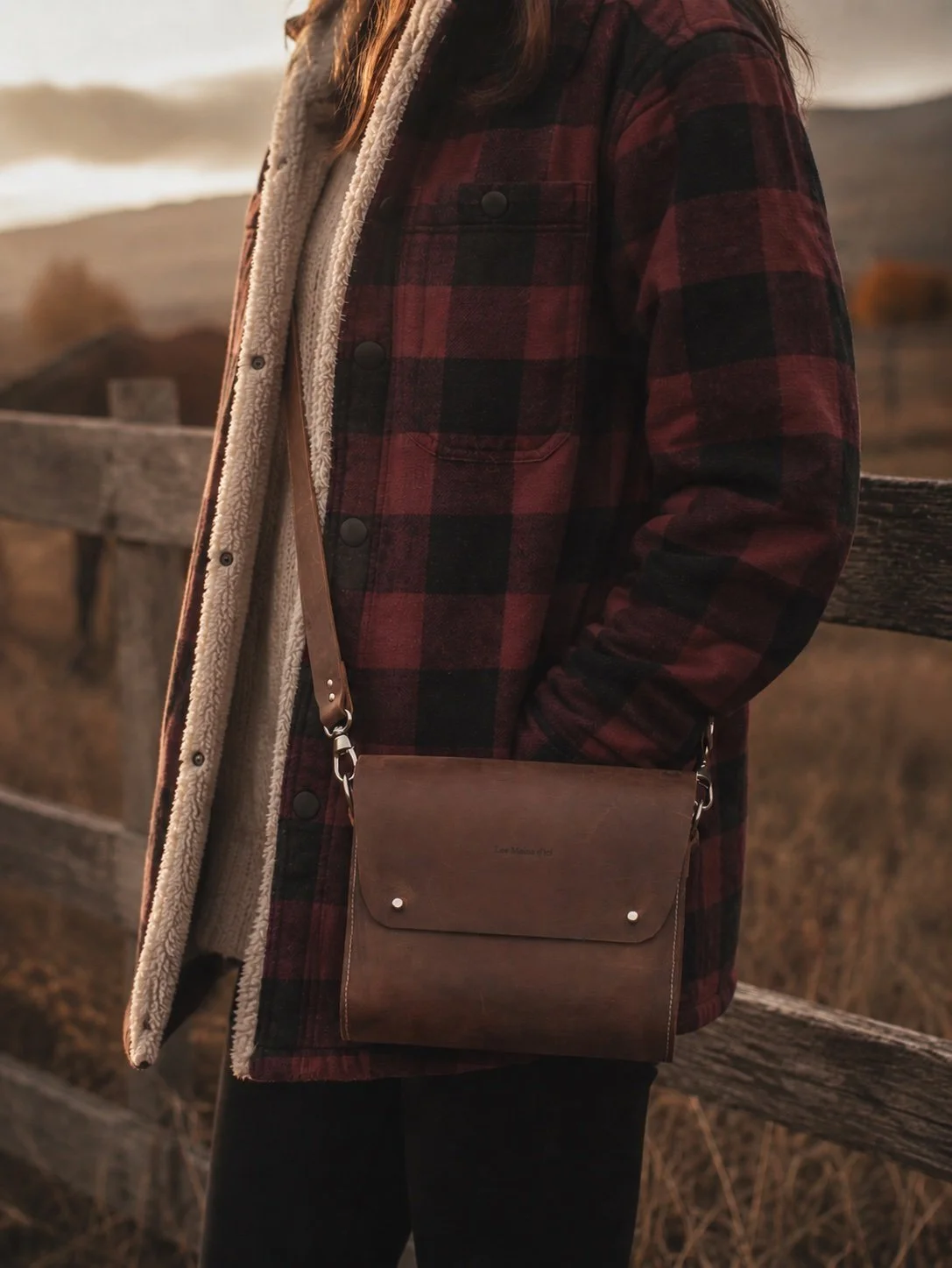 sacoche-bandouliere-cuir-femme-cloture-ranch-quebec-artisanal-les-mains-dici.jpg