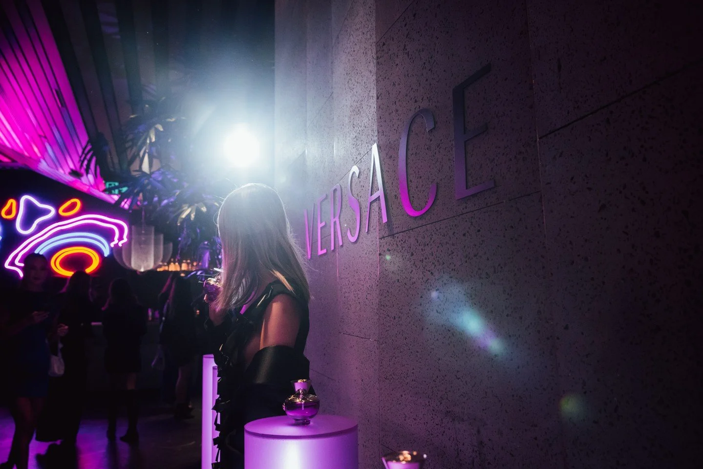 A sophisticated celebration of style and scent at the Versace Dylan Purple Launch Event 📸⁠
⁠
@versace⁠
@so_auckland⁠
⁠@riseandshinepr⁠
⁠
⁠
#eventphotographer #eventphotography #photographer #photography #canon #event #portrait #events #photoshoot #p