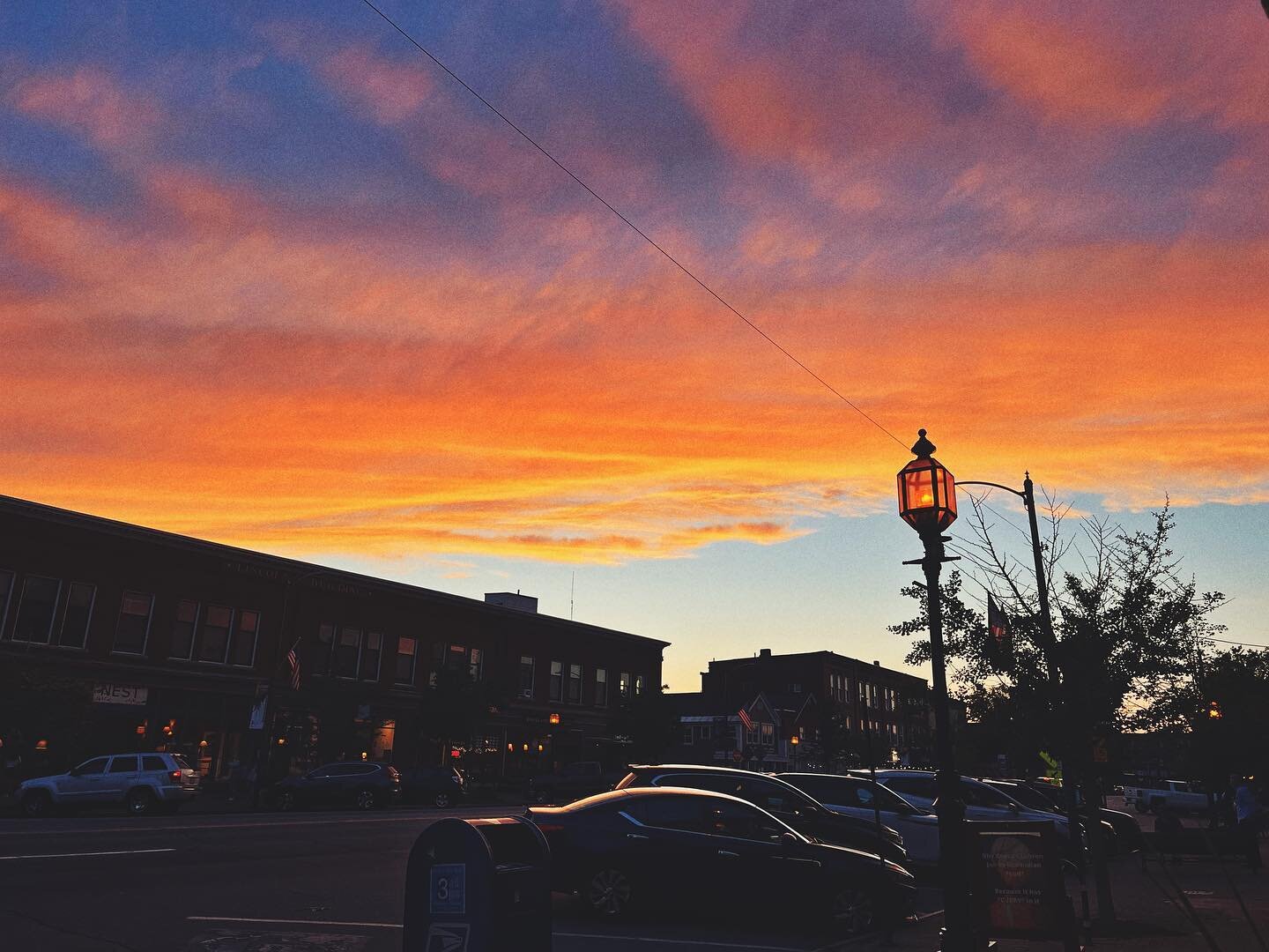 The sky is a brush with endless color.
.
.
.
.
.
#igersmaine #mainetheway #maine #contemporaryart #goodnight #instaart #landscapephotography #night #nightlights #nightphotography #nights #nightscape #painting #sky #skycolors #skylover #skylove