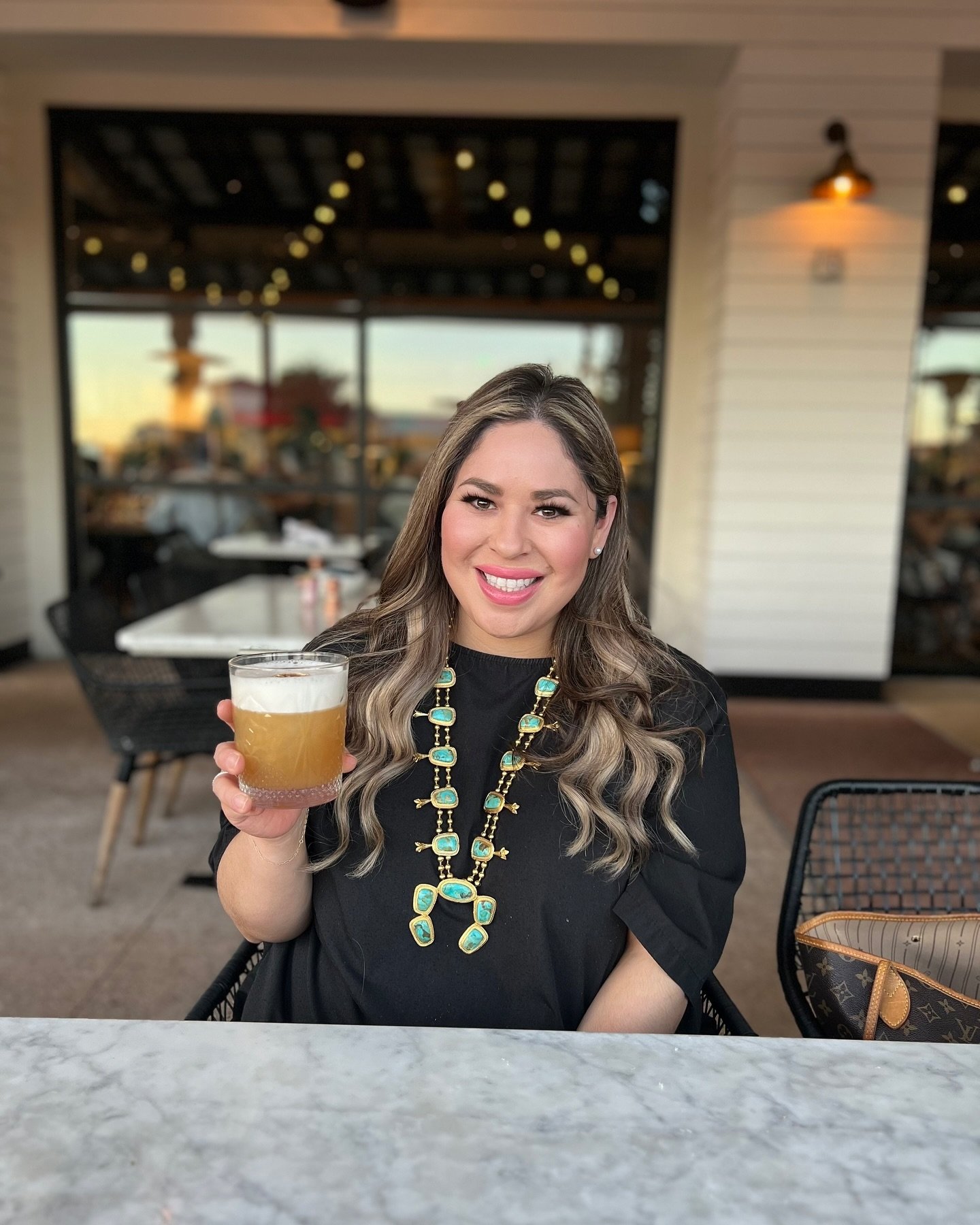 Enjoying the summer nights! If you&rsquo;re looking for a squash blossom necklace, I am OBSESSED with this one from @christinagreenejewelry 💙💙

#stylinbrunette #squashblossom #squashblossomnecklace #texaschic #summeroutfit #summernights