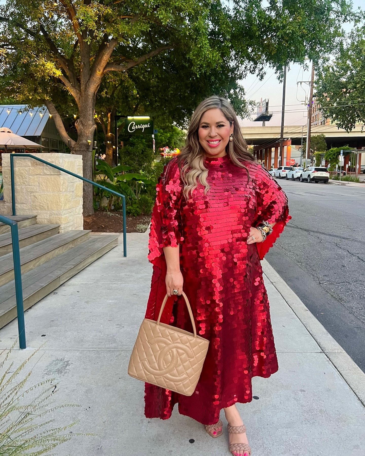 A moment for the dress ❤️ 

Wore this beauty last night 😍 Officially going to start buying more red dresses!

#stylinbrunette #red #reddress #caftan #sequindress #sequincaftan #juniorleague #ootd #chanel #reddressinspo
