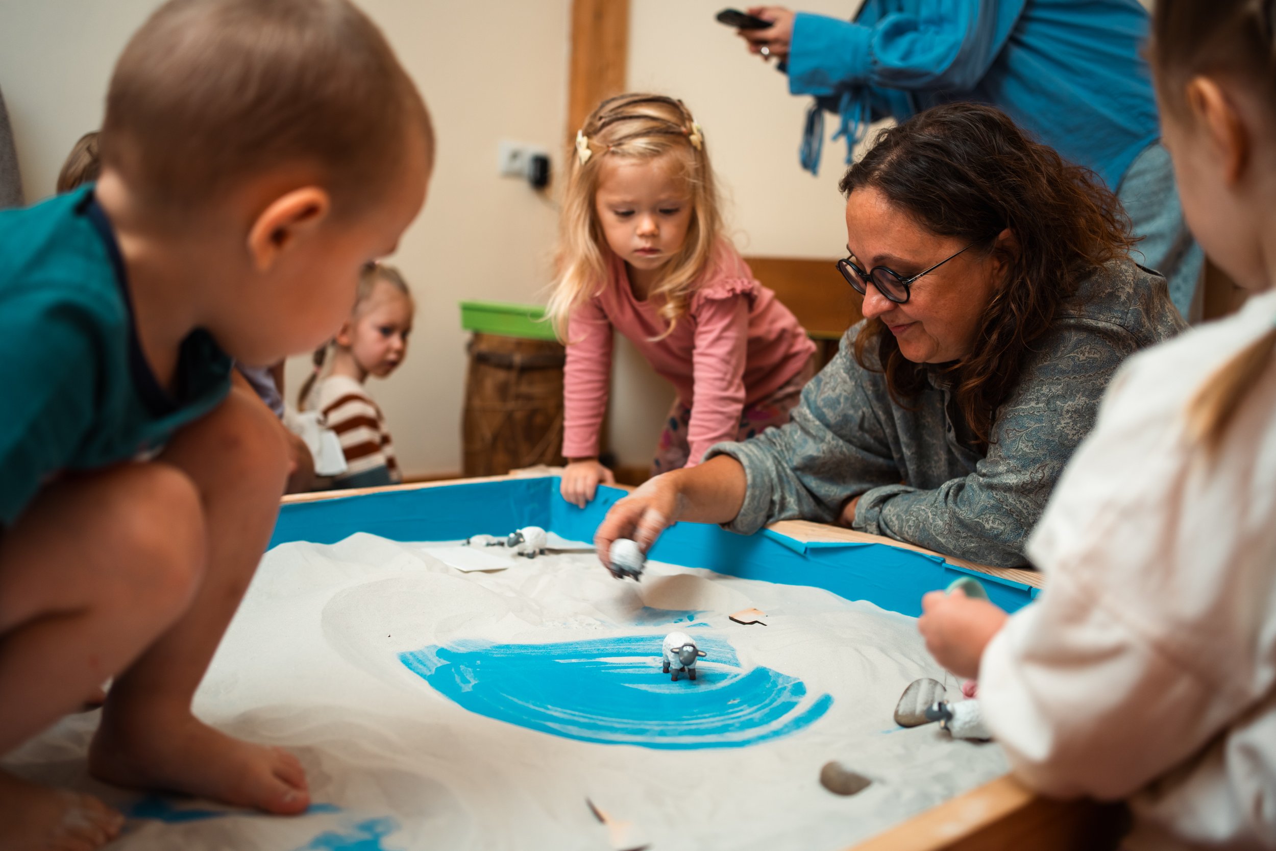 Терапетична сесія в піску для дітей.jpg