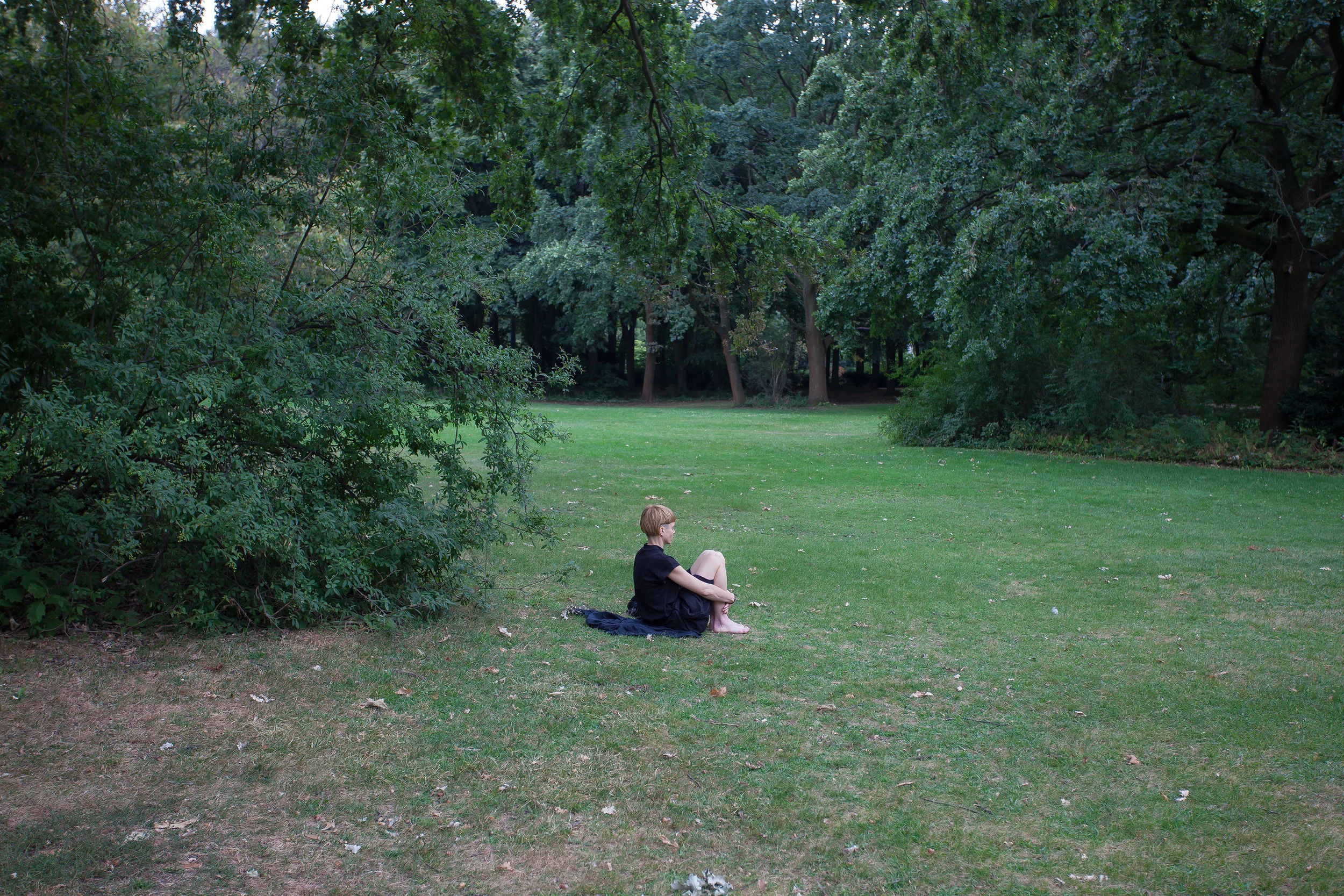 Forest bathing and sensory tuning in Tiergarten, Berlin. Photography: Lilia Luganskaia