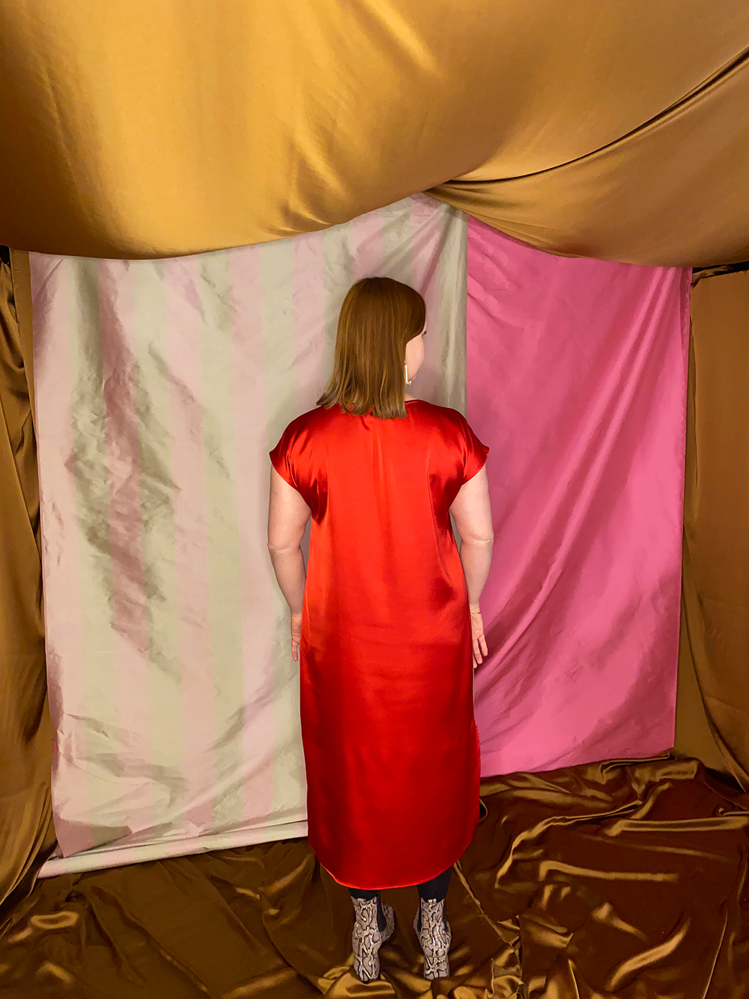 Occasion dress punainen taka.png