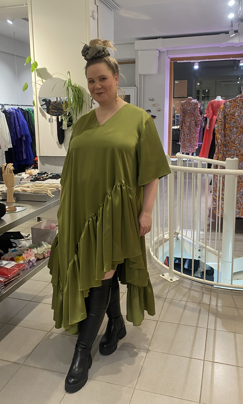 Golden Green S-helma Outi Pyy etu.png