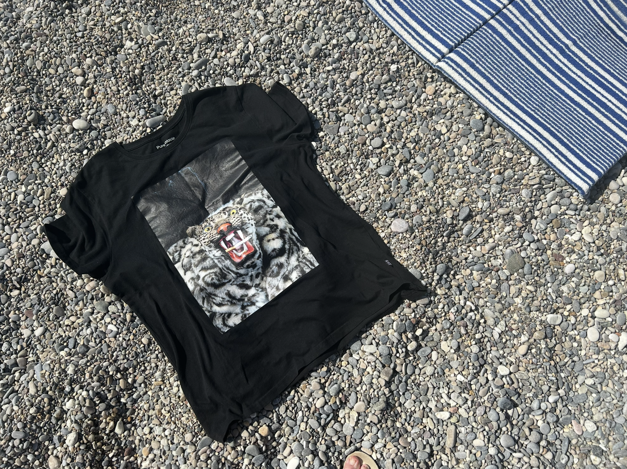 Hannele T-shirt on the beach 3.png