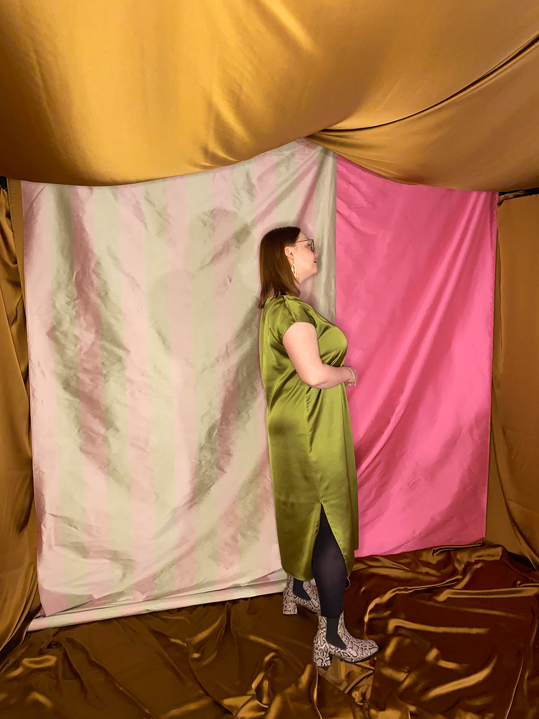 Occasion dress oliivi sivu.png