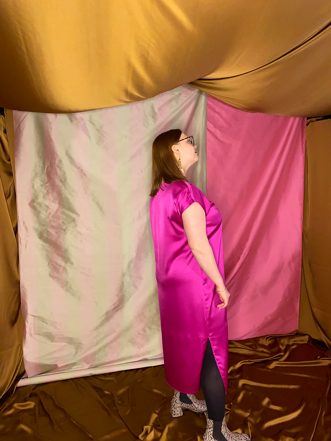 Occasion dress pink sivu.png