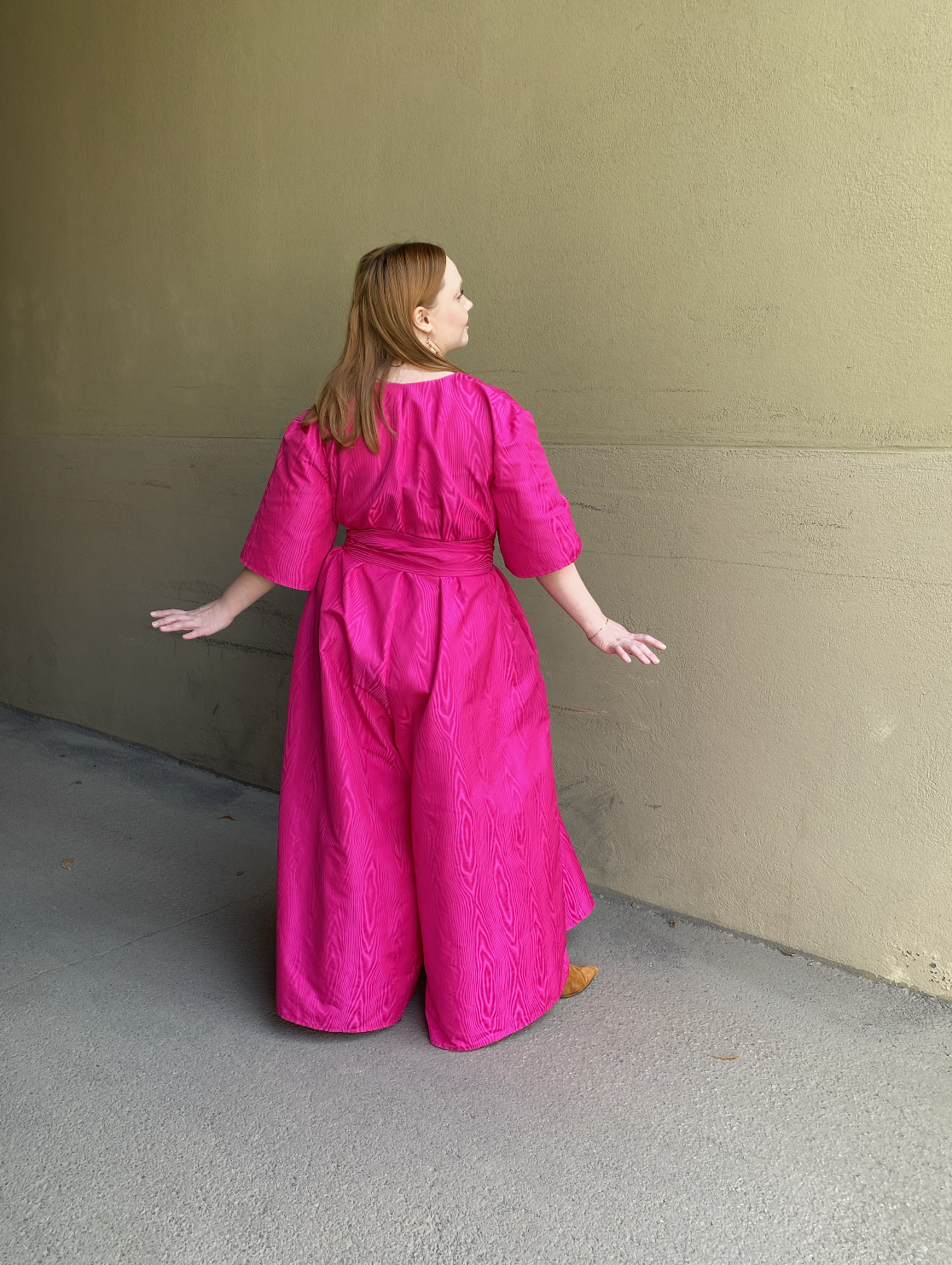 Sarianna Niskala Pinkki juhlahaalari taka 2.png