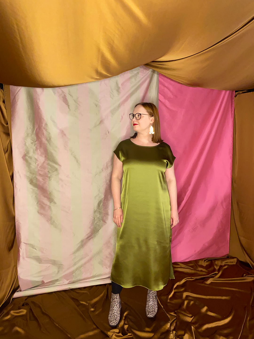 Occasion dress oliivi etu.png