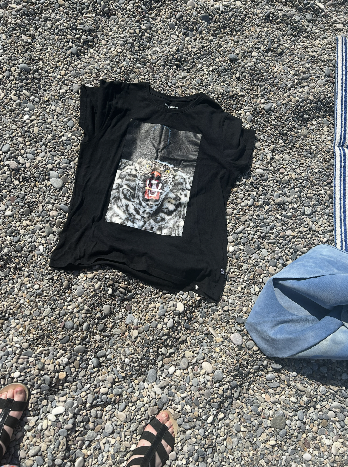 Hannele T-shirt on the beach 5.png