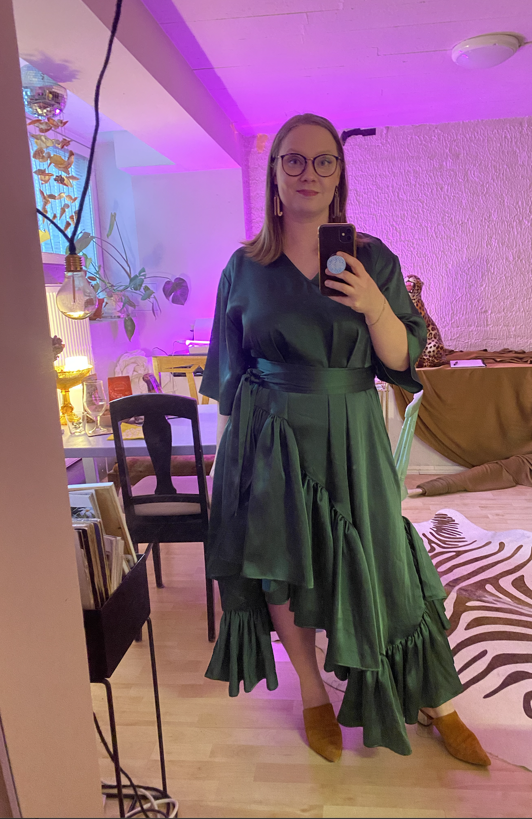 Dark Green S-helma Sarianna etu.png
