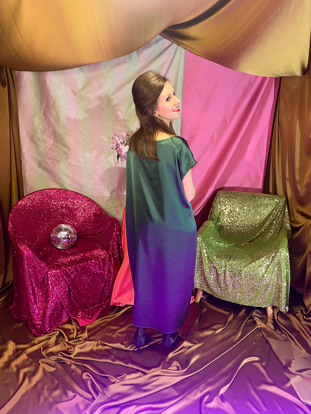 Occasion dress dark green back.png
