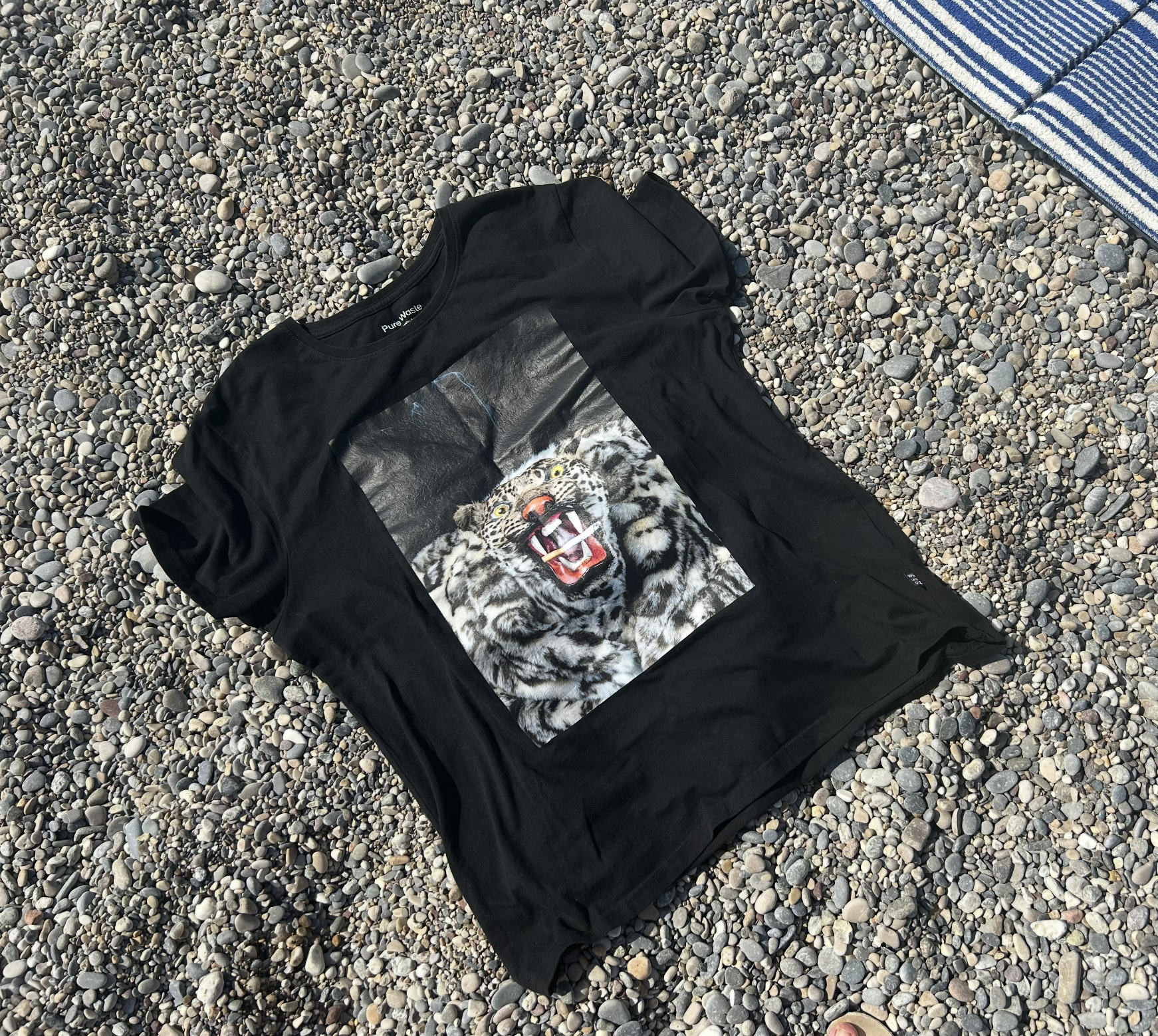 Hannele T-shirt on the beach 4.png