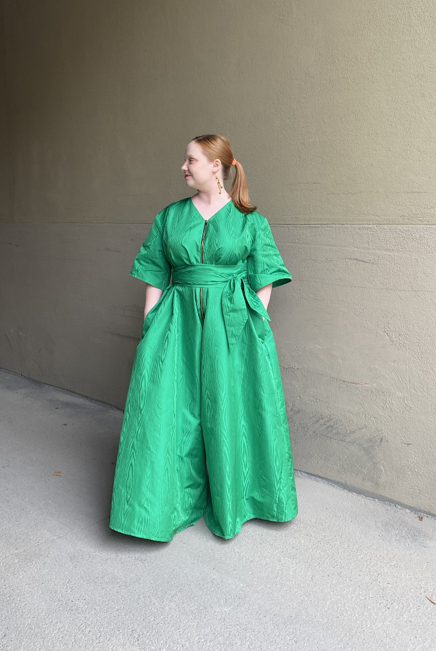 Sarianna Niskala Vihreä juhlahaalari etu 2.png