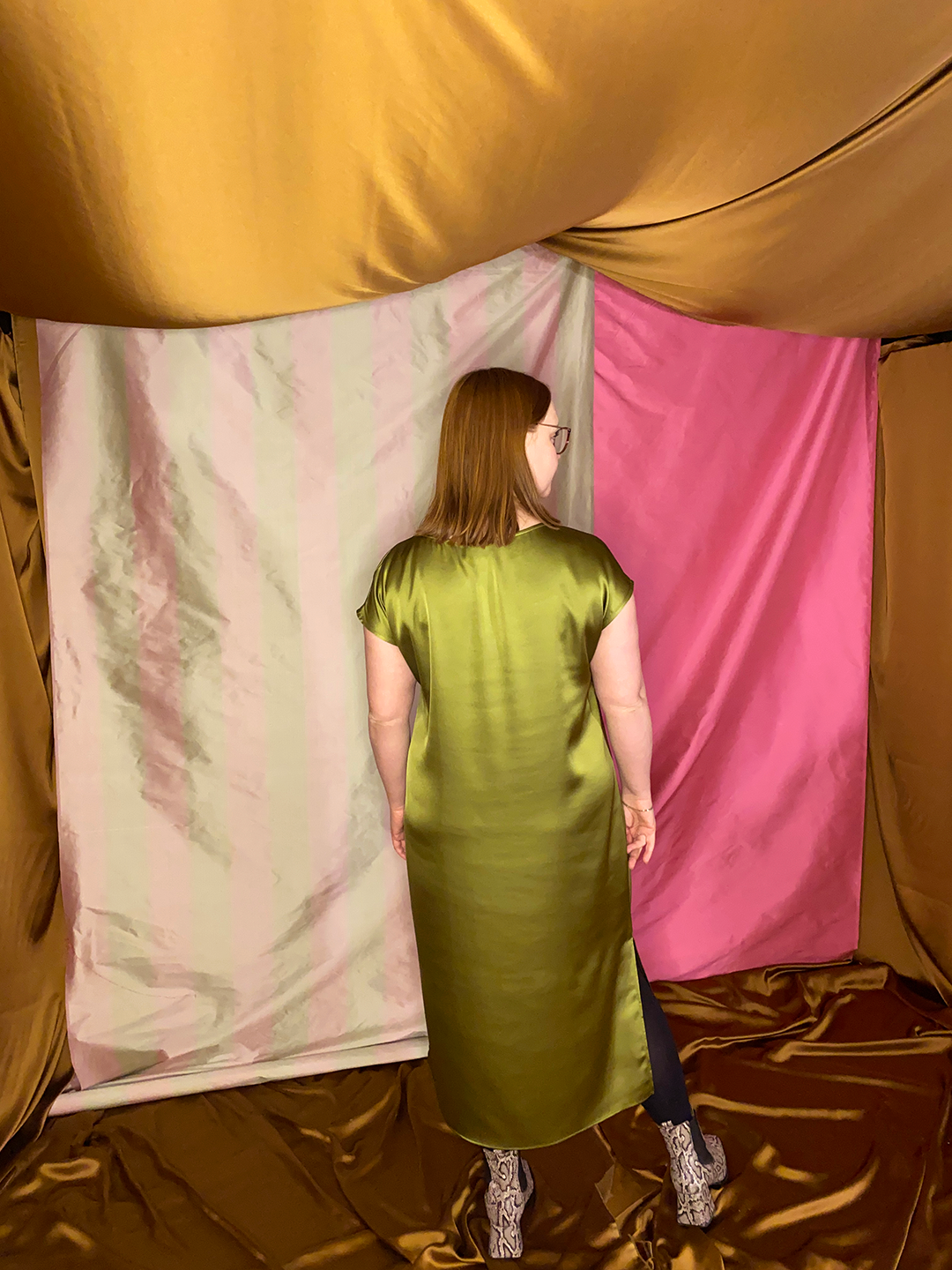 Occasion dress oliivi taka.png