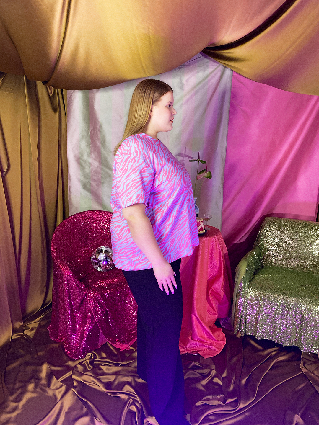 Disco-Tiikeri-T-paita-sivu.png