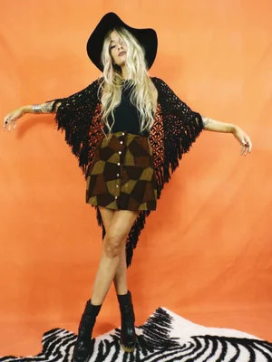 STEVIE : Vintage 70s Black Hand Crochet Fringed Triangle Shawl 