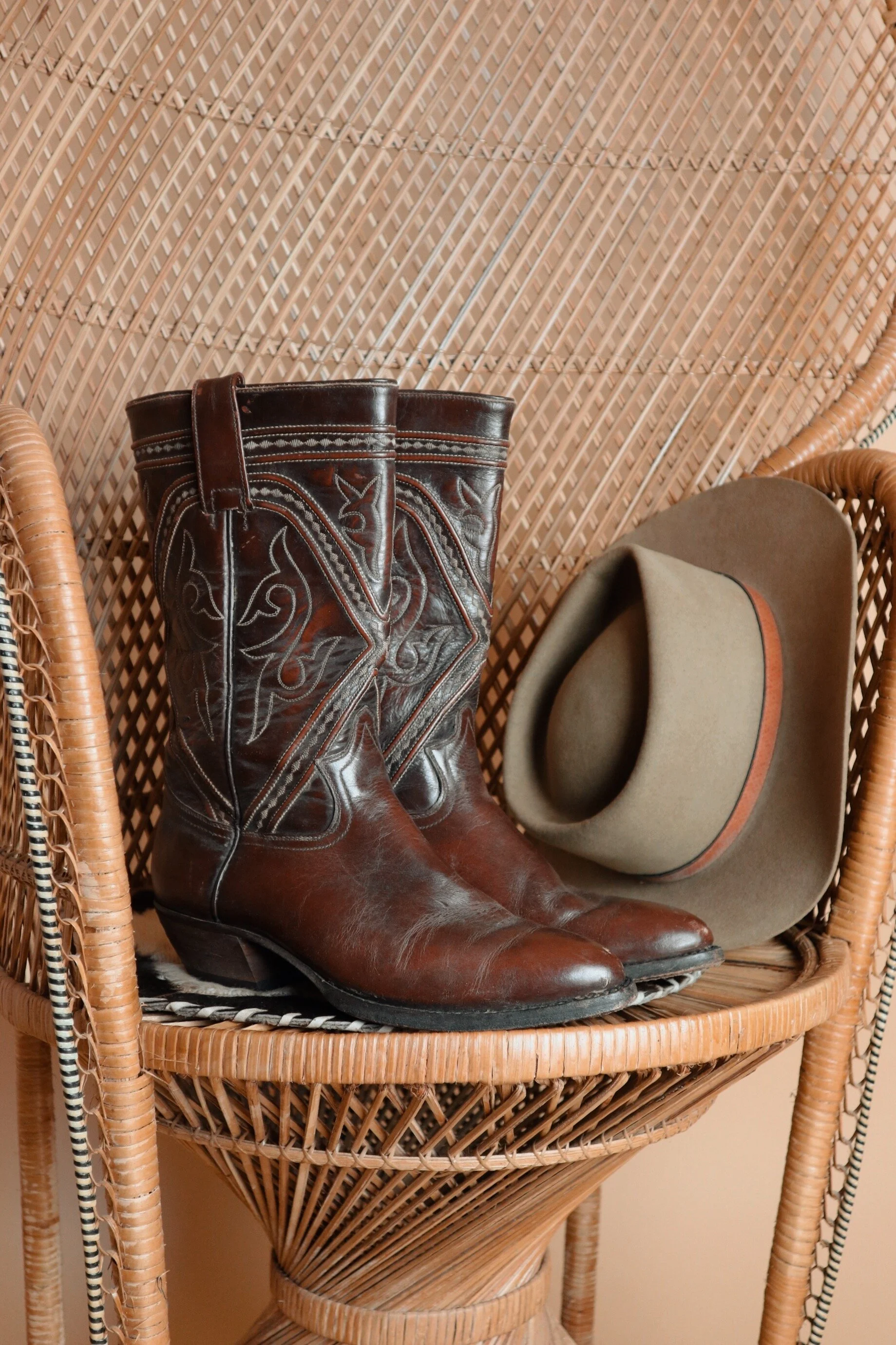 JOPLIN : Vintage 60s Mexican Embroidered Afghan Cowboy Boots - UK 7 / 40
