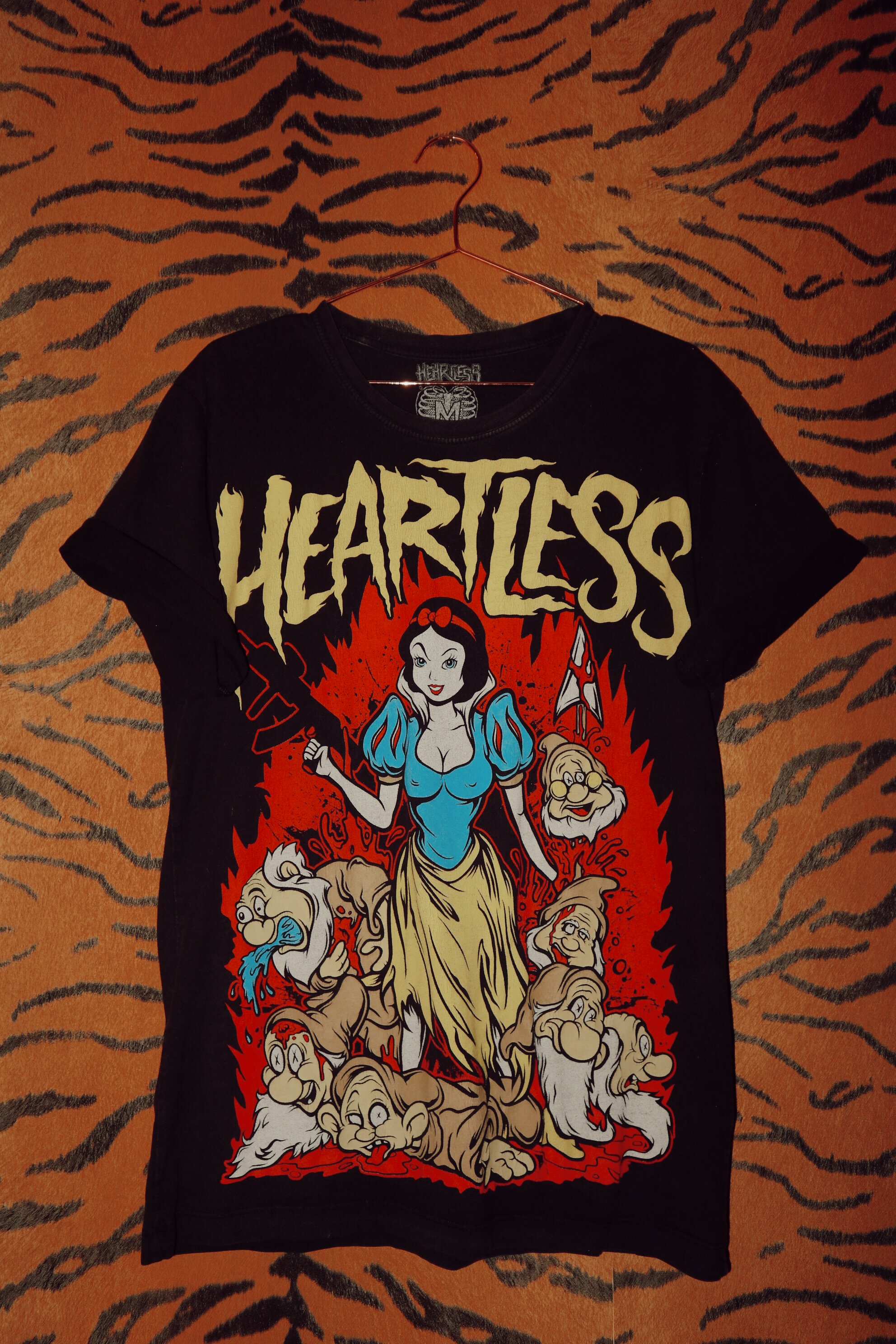 HEARTLESS : Vintage Black Metal Band Tee T-shirt - MEDIUM