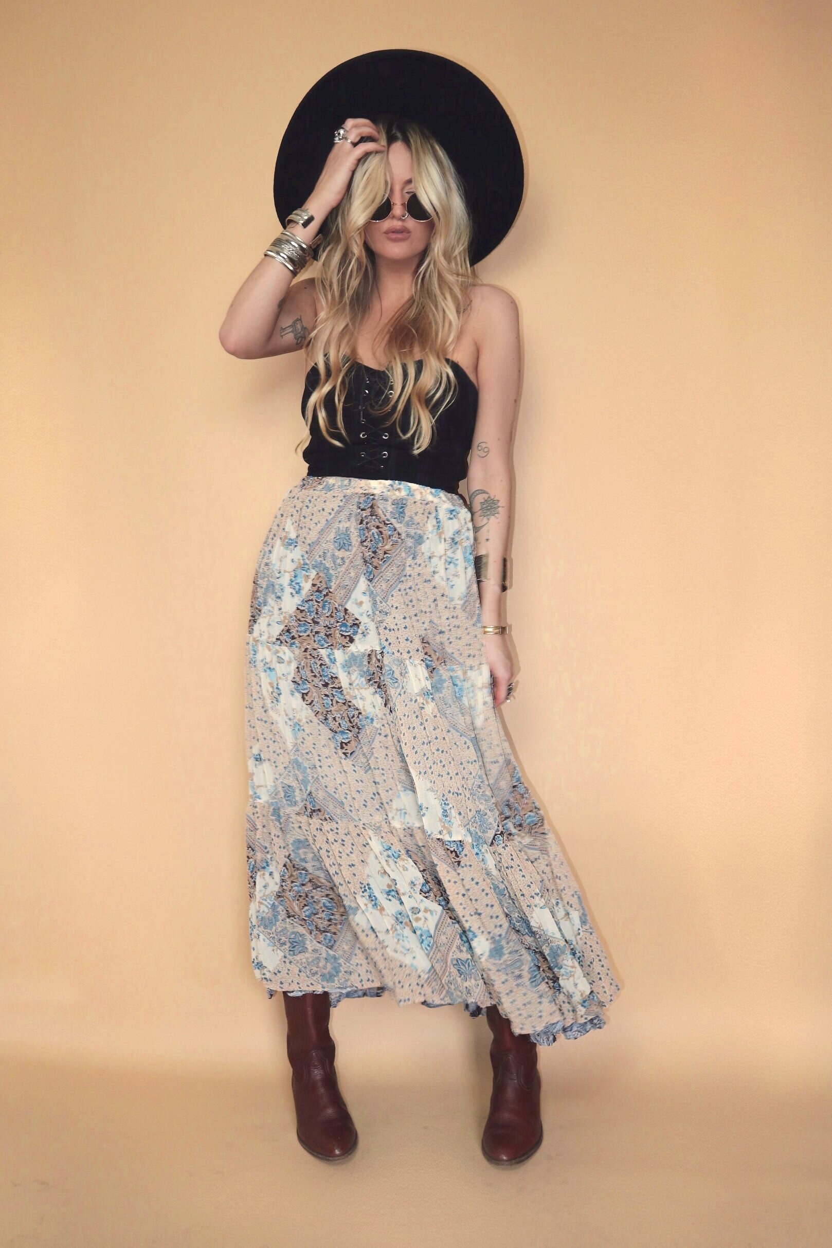 FREE SPIRIT : VINTAGE 70s PATCHWORK IVORY &amp; INDIGO MAXI SKIRT - MEDIUM