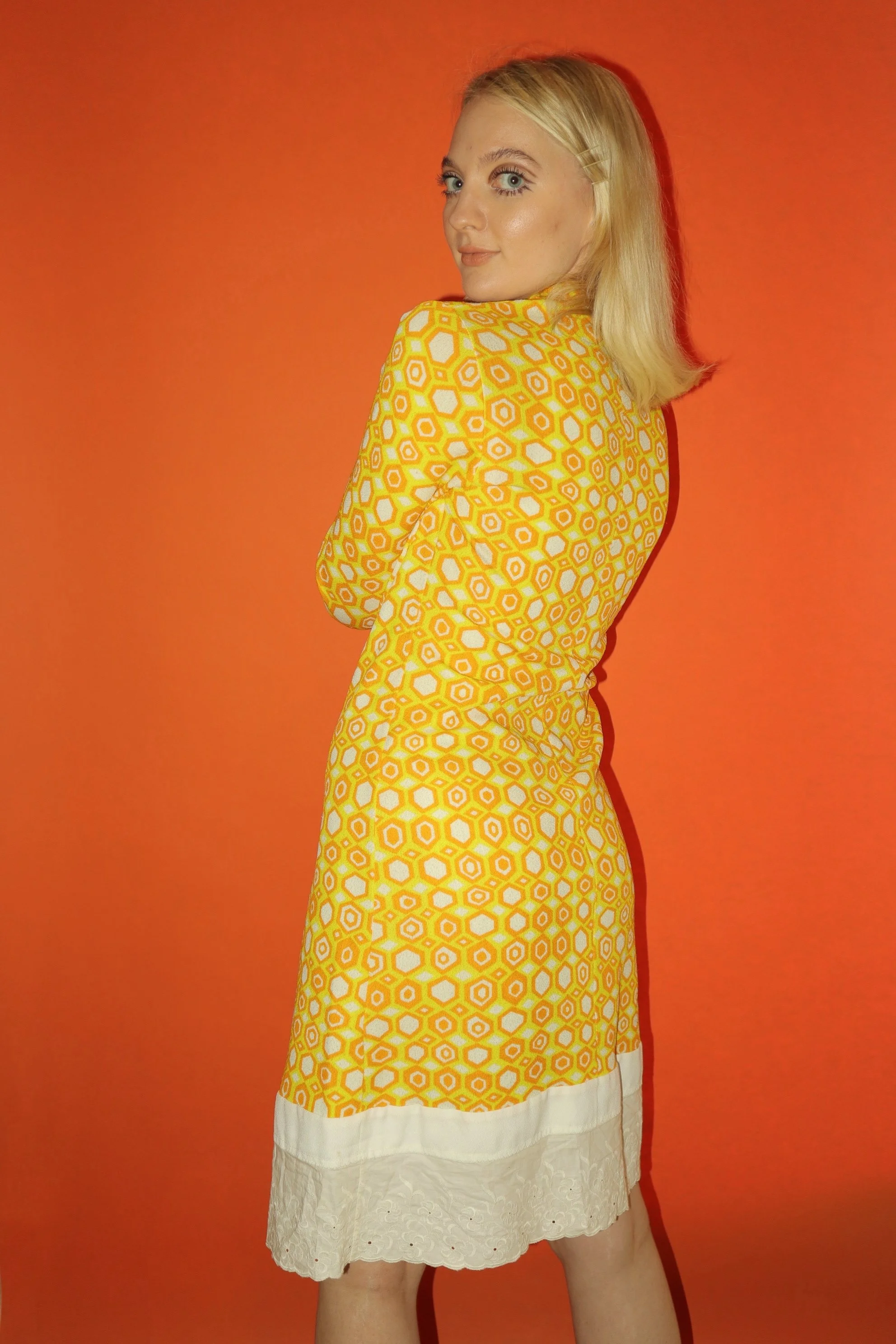 YELLOW HONEYCOMB PRINT ROUND COLLAR ZIP UP DRESS - SMALL.4.JPG