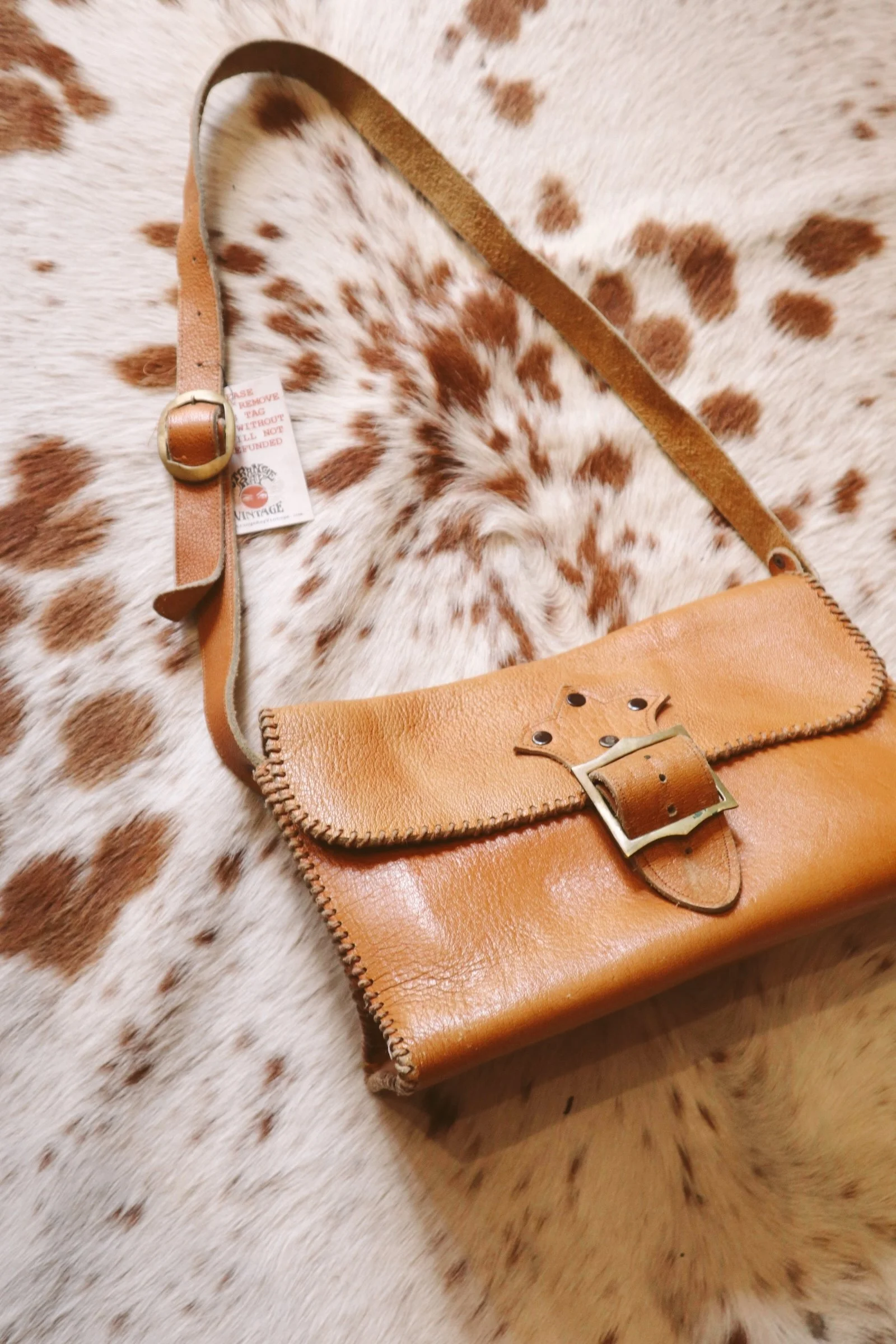 VINTAGE 70's TAN GENUINE LEATHER WHIPSTITCHED TUDOR STYLE HANDBAG - ONESIZE.1.JPG