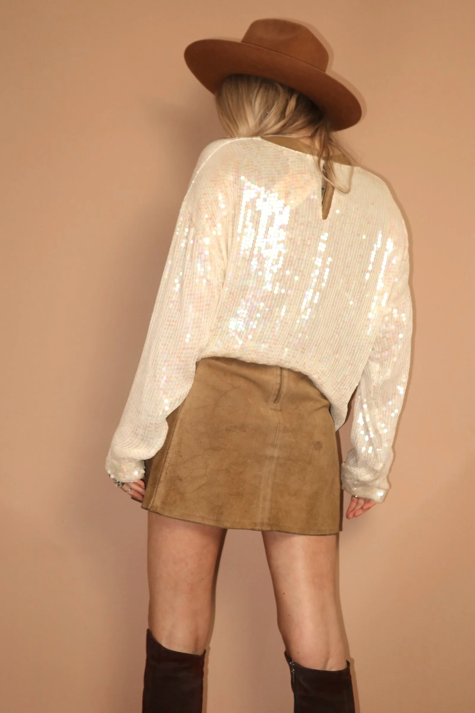 VINTAGE 80s SILK BATWING SEQUINNED IRIDESCENT WHITE DISCO TOP - MEDIUM.10.JPG