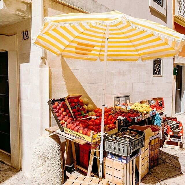 Ah don&rsquo;t we all wish we could travel and visit one of these roadside fruit stalls! In the mean time if you want to get your fruit fix during these colder months, get in touch with us to find out what goodies you can add to your custom fruit and