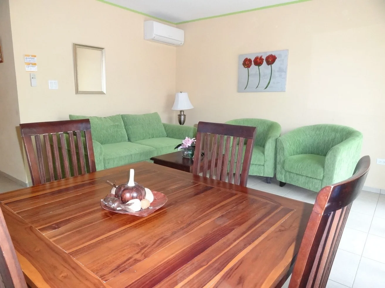 deluxe_livingroom2_2015-02-23 14.39.15.jpg